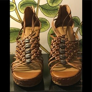 B Makowsky wedges